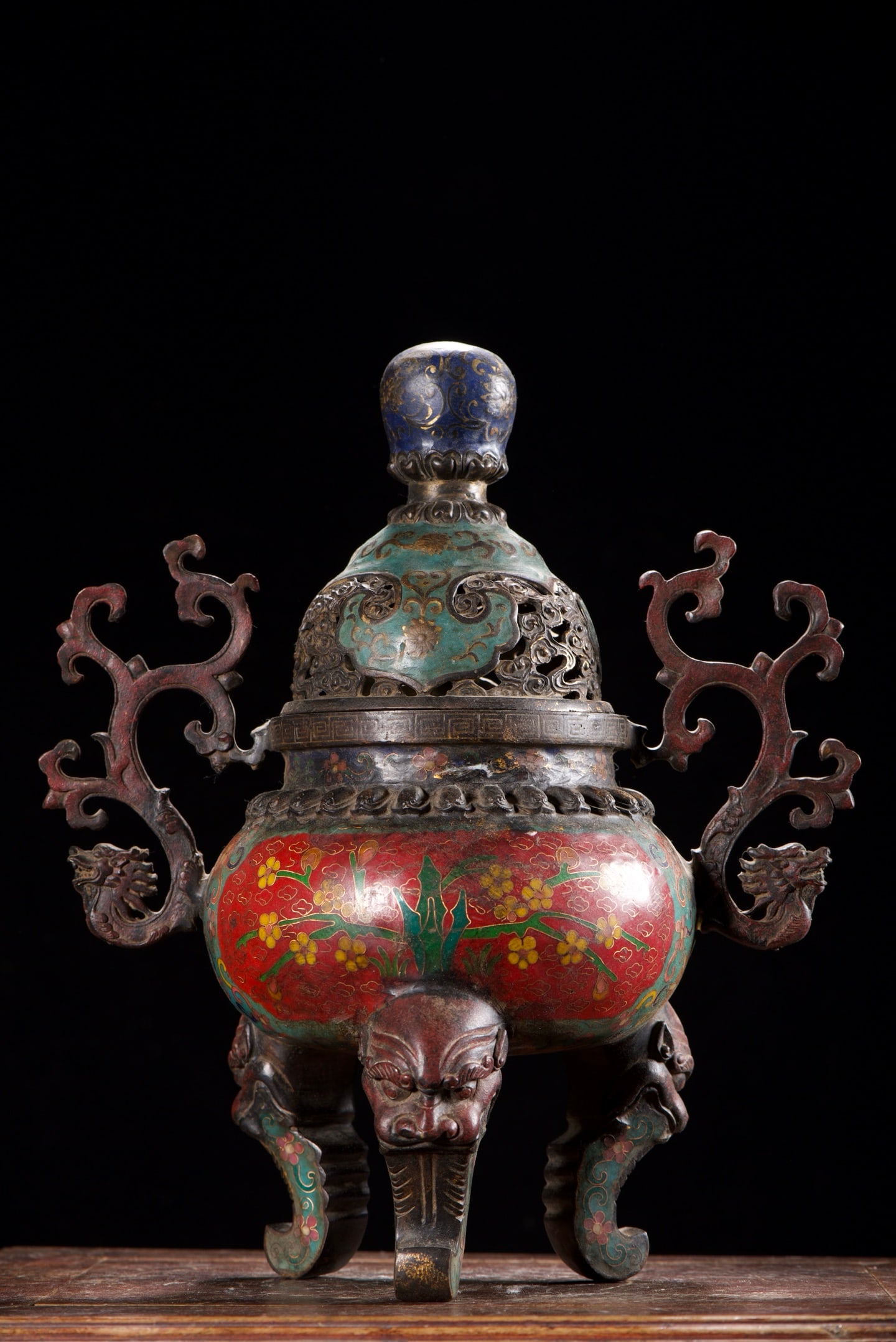 A Exquisite Cloisonne Flower Pattern Dragon-Ears Beast-legs Censer: A Exquisite Cloisonne Flower Pattern Dragon-Ears Beast-legs Censer,Qing Dynasty, China,With Mark,Size:13.8inx11.8inx4.3in,Weight:3365g