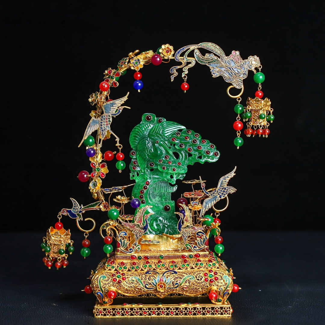 A Exquisite Cloisonné Inlaid Jadeite Crane Ornament: A Exquisite Cloisonné Inlaid Jadeite Crane Ornament,Qing Dynasty, China,Qianlong Four-character Mark,Size:10.2inx9.4in ,Weight:700g