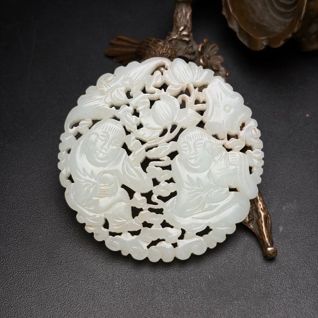 A Exquisite Hotan Jade Figures Pattern Round Pendant - 2