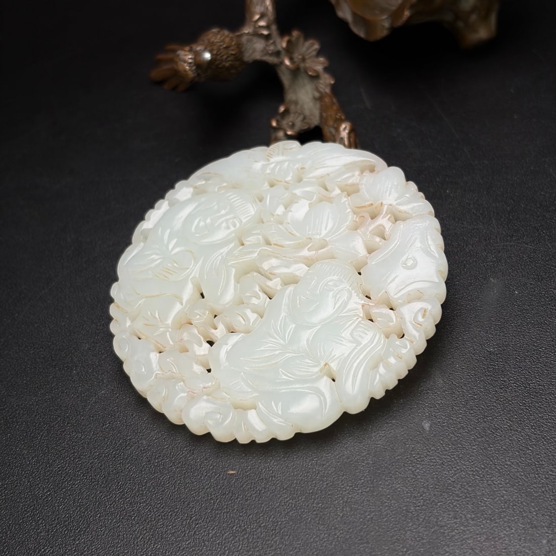 A Exquisite Hotan Jade Figures Pattern Round Pendant - 3