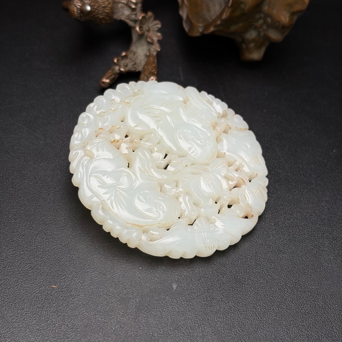 A Exquisite Hotan Jade Figures Pattern Round Pendant - 4