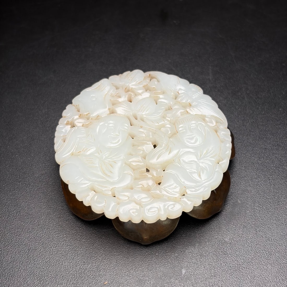 A Exquisite Hotan Jade Figures Pattern Round Pendant - 6