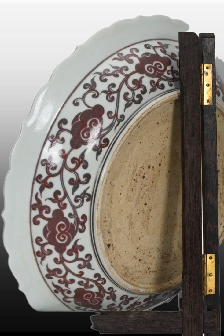A Exquisite Underglaze-Red Pine and Bamboo Pattern Plate - 4