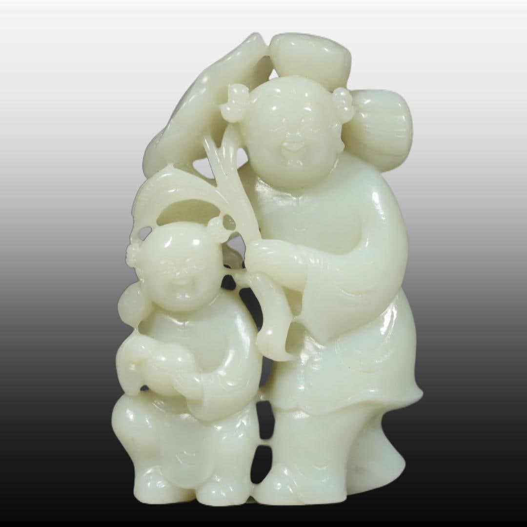 A Exquisite Hotan Jade Figures Ornament: A Exquisite Hotan Jade Figures Ornament,Qing Dynasty, China,Size:3.8inx2.3inx0.7in,Weight:189.5g 和田玉人摆件,中国清代