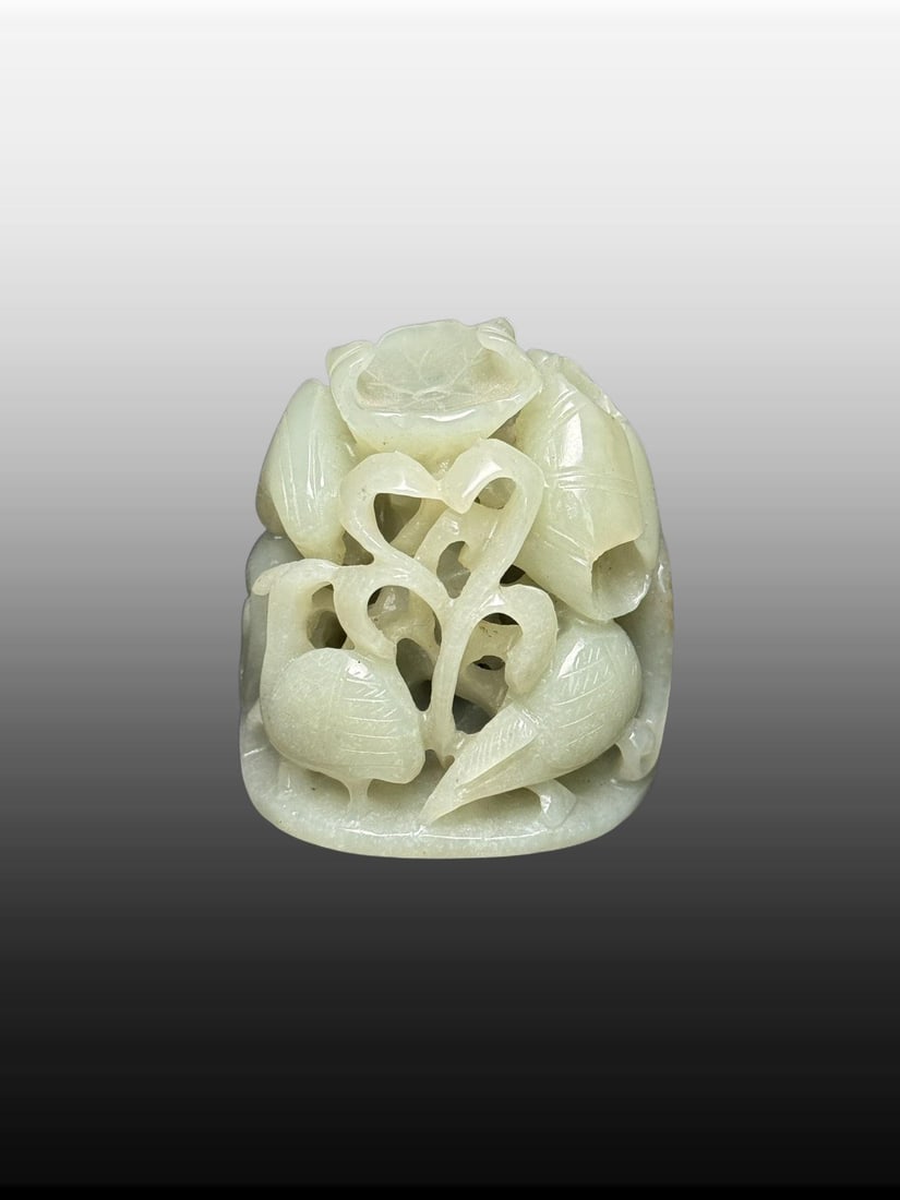 A Exquisite Hotan Jade Flower Bird Censer Top: A Exquisite Hotan Jade Flower Bird Censer Top,Liao Dynasty, China,Size:2inx2.1inx2.2in, Weight:153g 和田玉花鸟炉顶,中国辽代