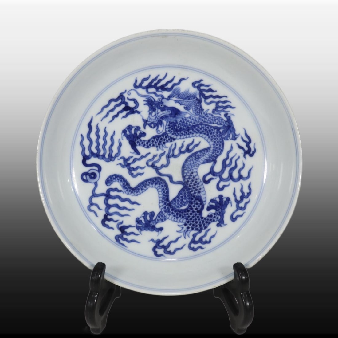 A Exquisite Blue and White Dragon Pattern Plate (1 of 9)