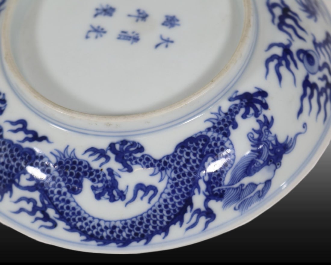 A Exquisite Blue and White Dragon Pattern Plate - 8