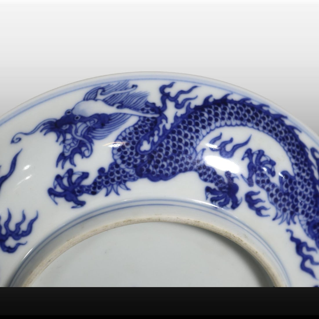 A Exquisite Blue and White Dragon Pattern Plate - 9