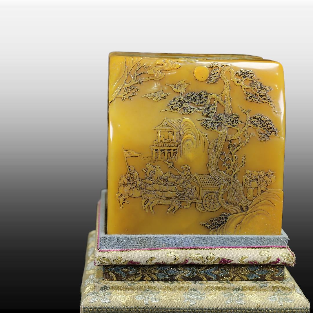 A Exquisite Shoushan Stone Character and Story Pattern Seal: A Exquisite Shoushan Stone Character and Story Pattern Seal,Qing Dynasty, China,With Mark,Size:4.8inx4.6inx4.6in,Weight:4320g 寿山石人物故事纹印&#