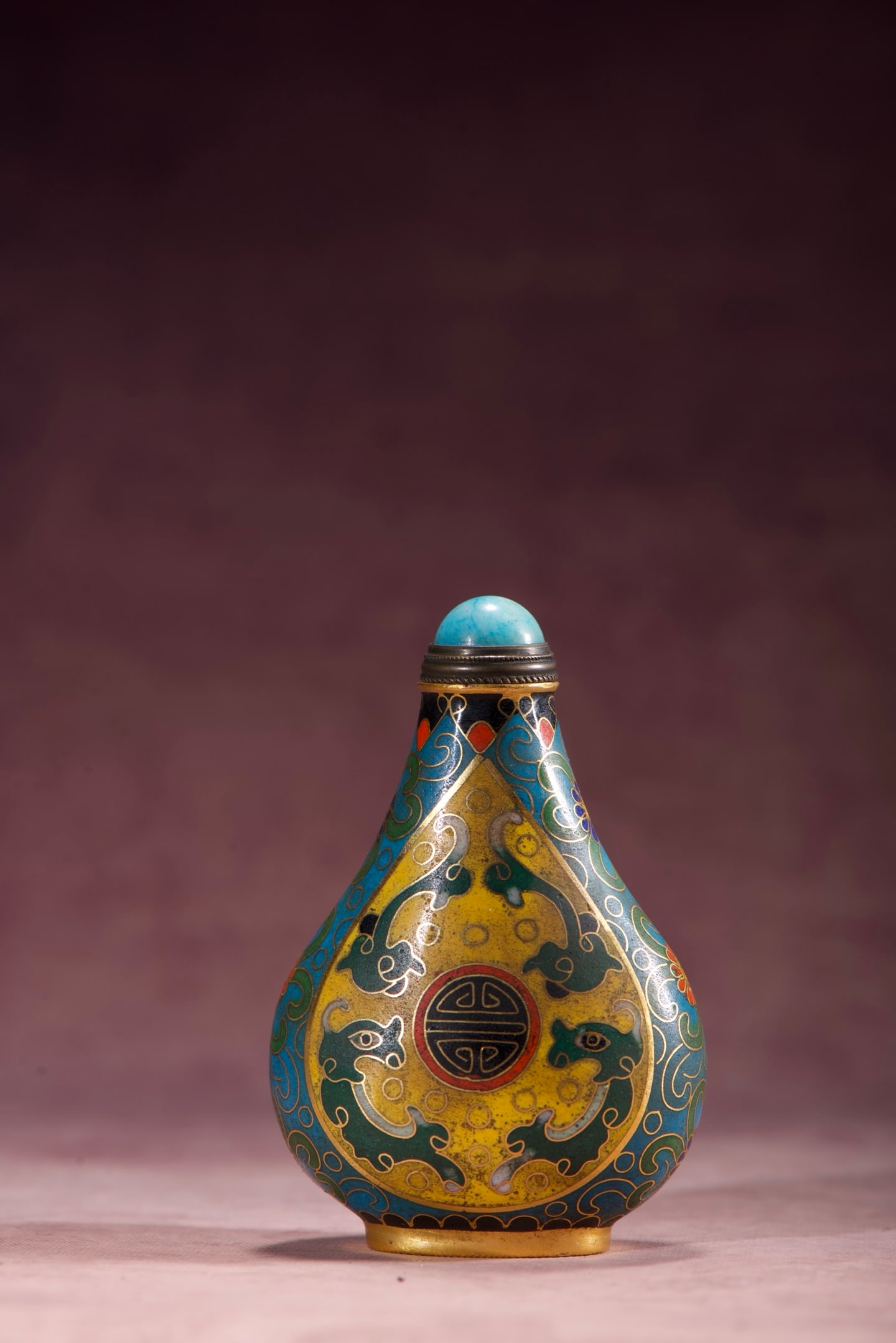 A Exquisite Cloisonne Dragon Pattern Snuff Bottle: A Exquisite Cloisonne Dragon Pattern Snuff Bottle,Qing Dynasty, China,Qianlong Four-character Mark,Size:3.1inx2.1inx1.3in,Weight:67g 铜胎掐丝珐琅龙纹