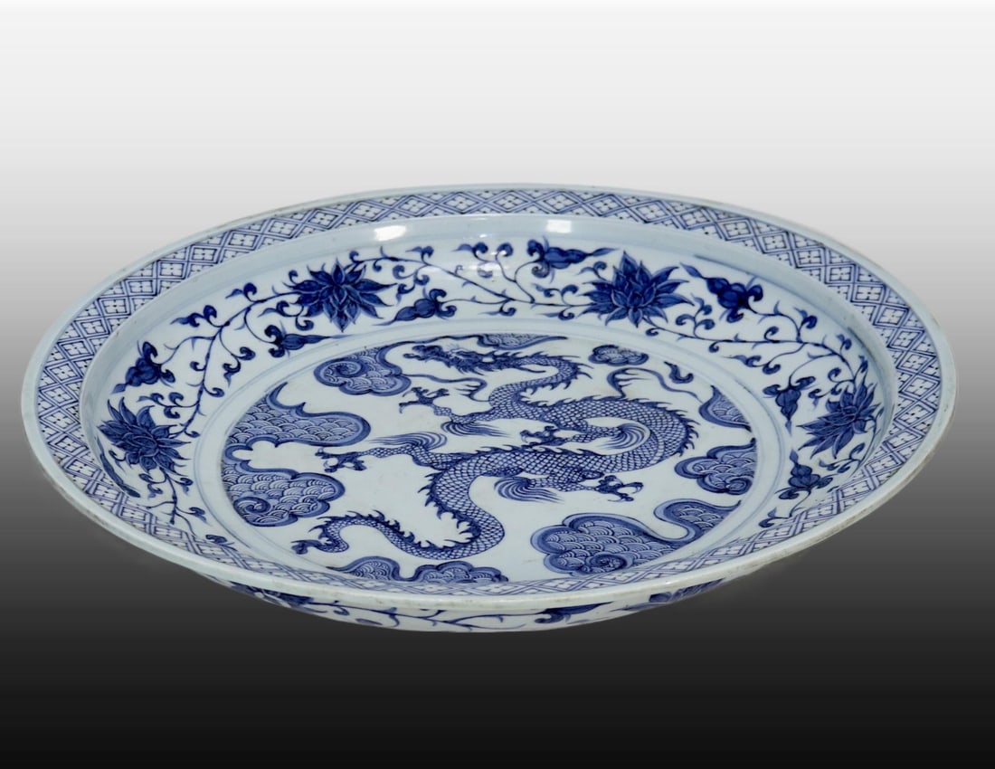 A Exquisite Blue and White Dragon Pattern Plate - 2