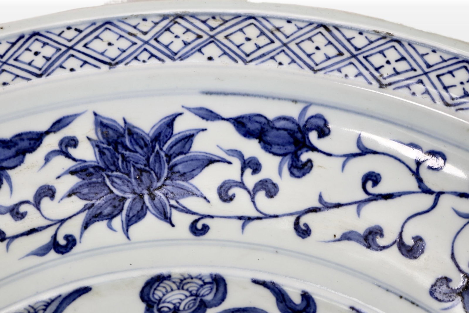 A Exquisite Blue and White Dragon Pattern Plate - 8