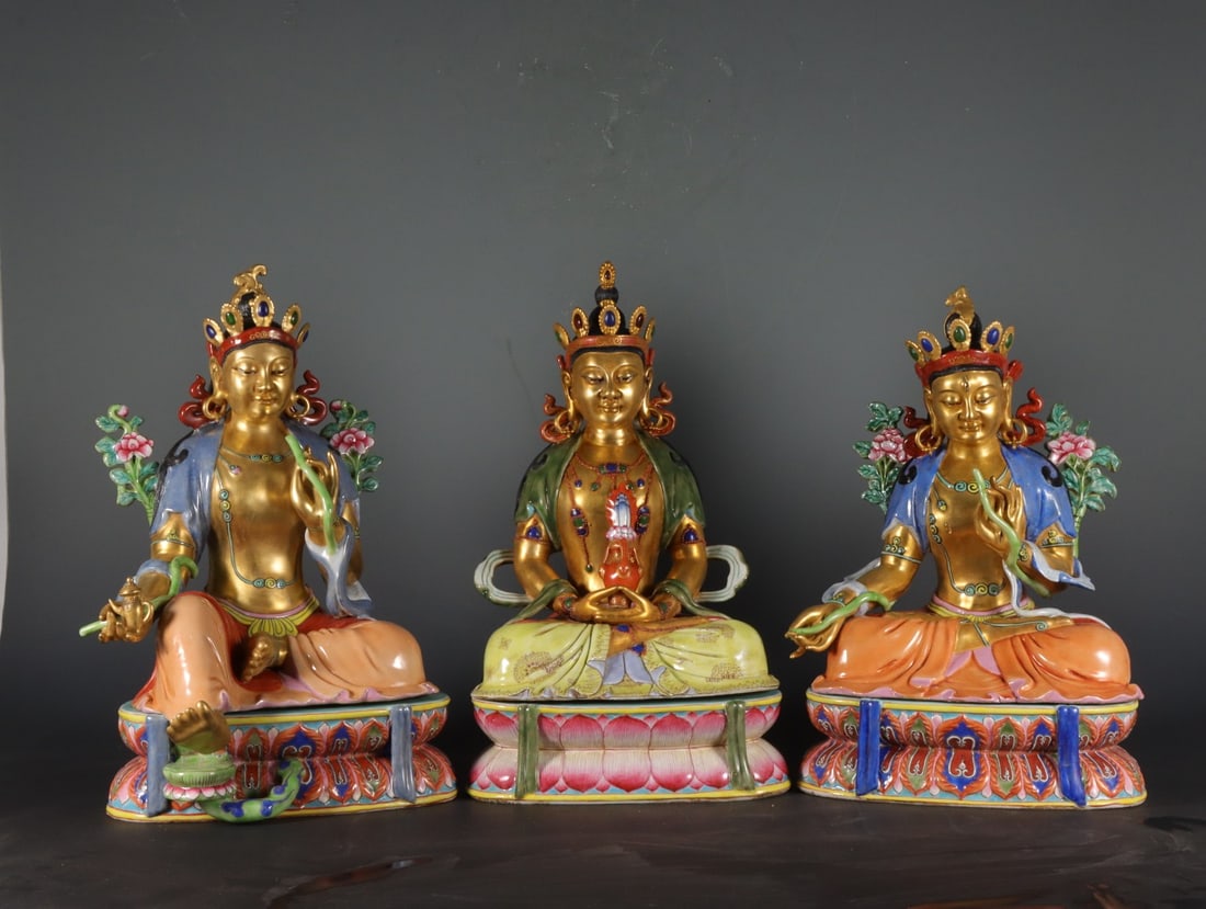 A Set of Exquisite Famille-Rose Gilt Buddha statue Ornament: A Set of Exquisite Famille-Rose Gilt Buddha statue Ornament,Qing Dynasty, China,Size:14.9inx9inx7.9in 一套粉彩鎏金佛像摆件,中国&