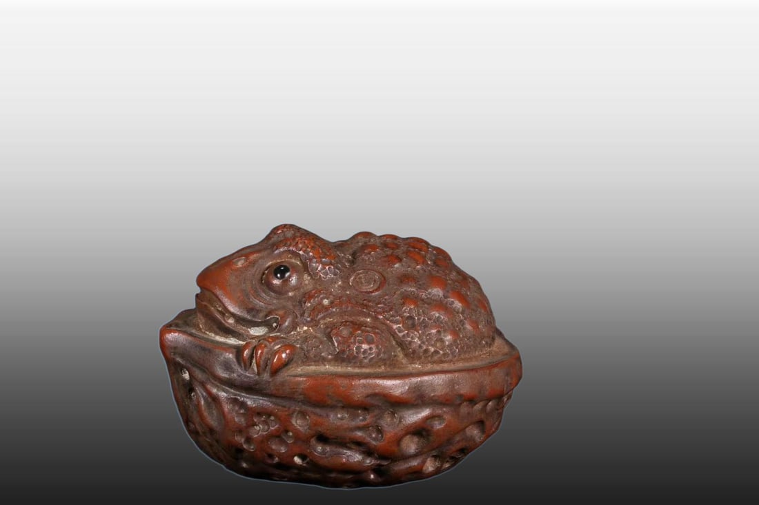 A Exquisite Walnut Golden Toad Tea Pet - 3