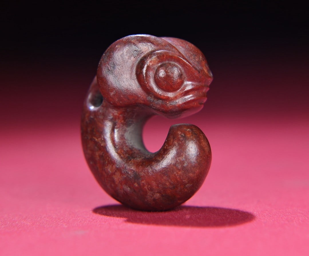 A Exquisite Gaogu Jade Pig-Dragon Handheld Carving: A Exquisite Gaogu Jade Pig-Dragon Handheld Carving,Han Dynasty, China,Size:1.7inx1.9inx1in,Weight:63g 高古玉猪龙手把件,中国汉代