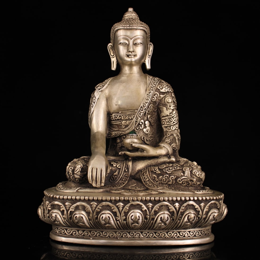 A Exquisite Silvered Bronze Inlaid Gems Buddha statue Ornament: A Exquisite Silvered Bronze Inlaid Gems Buddha statue Ornament,Qing Dynasty, China,Size:8.9inx6.7in,Weigh:1400g