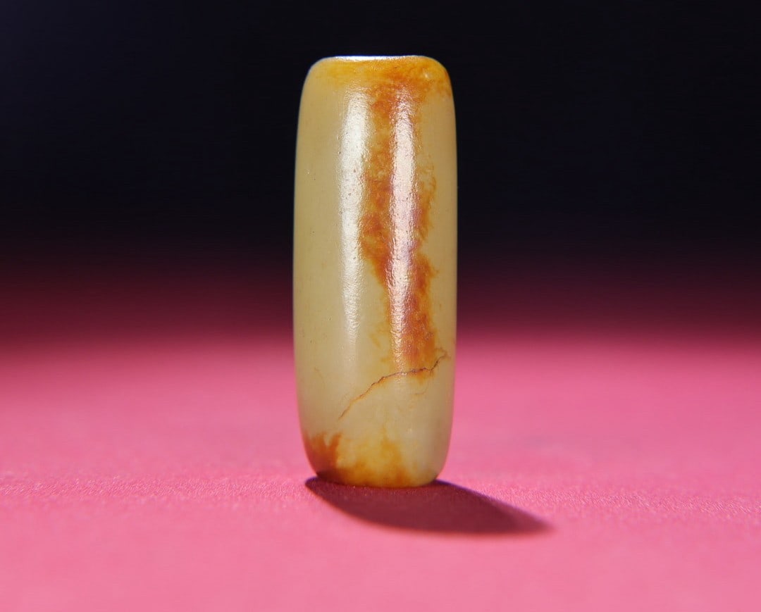 A Exquisite Hotan Jade Handheld Carving: A Exquisite Hotan Jade Handheld Carving,Han Dynasty, China,Size:2.2inx0.9inx0.8in,Weight:52g 和田玉手把件,中国汉代
