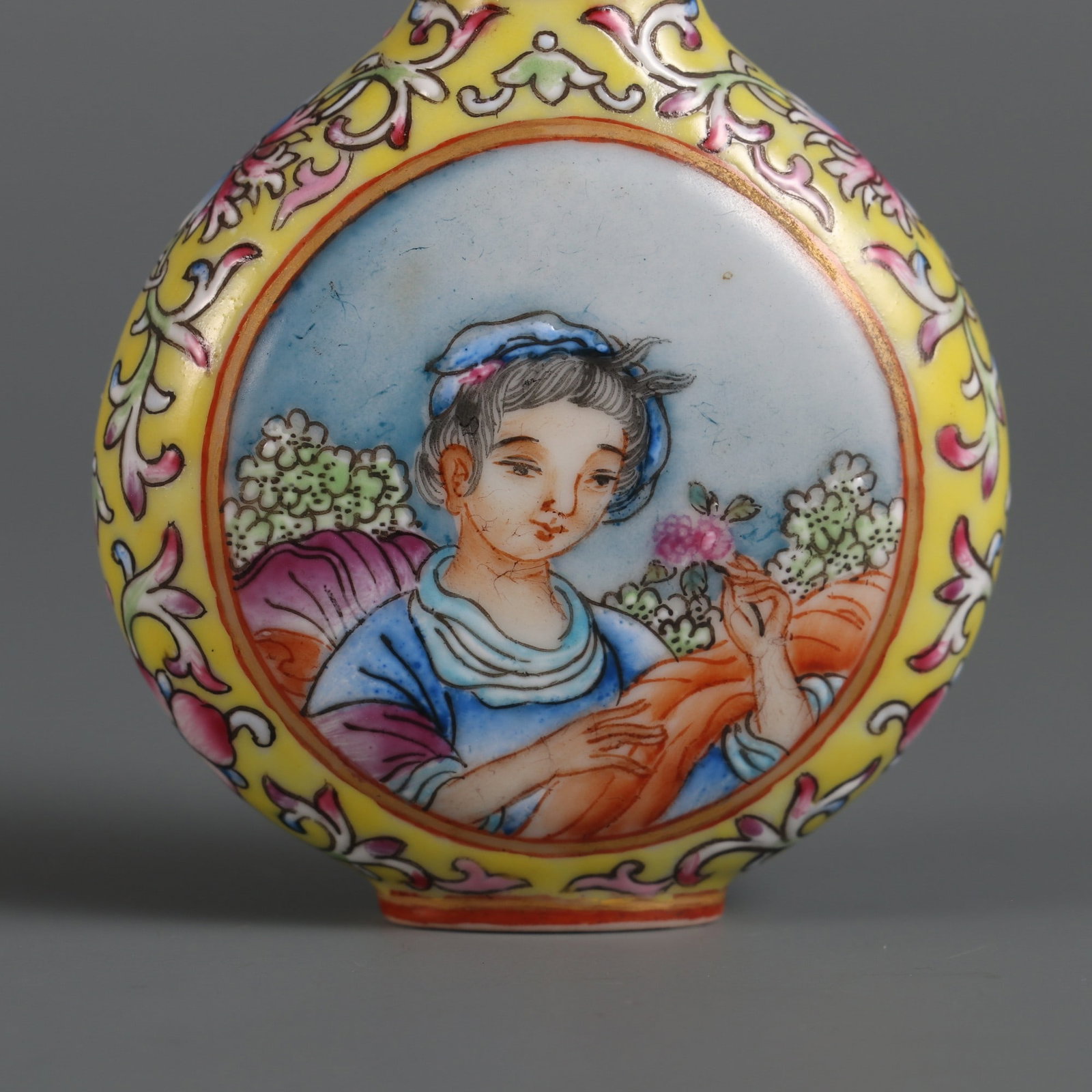 A Exquisite Enamel Figures Pattern Snuff Bottle - 3