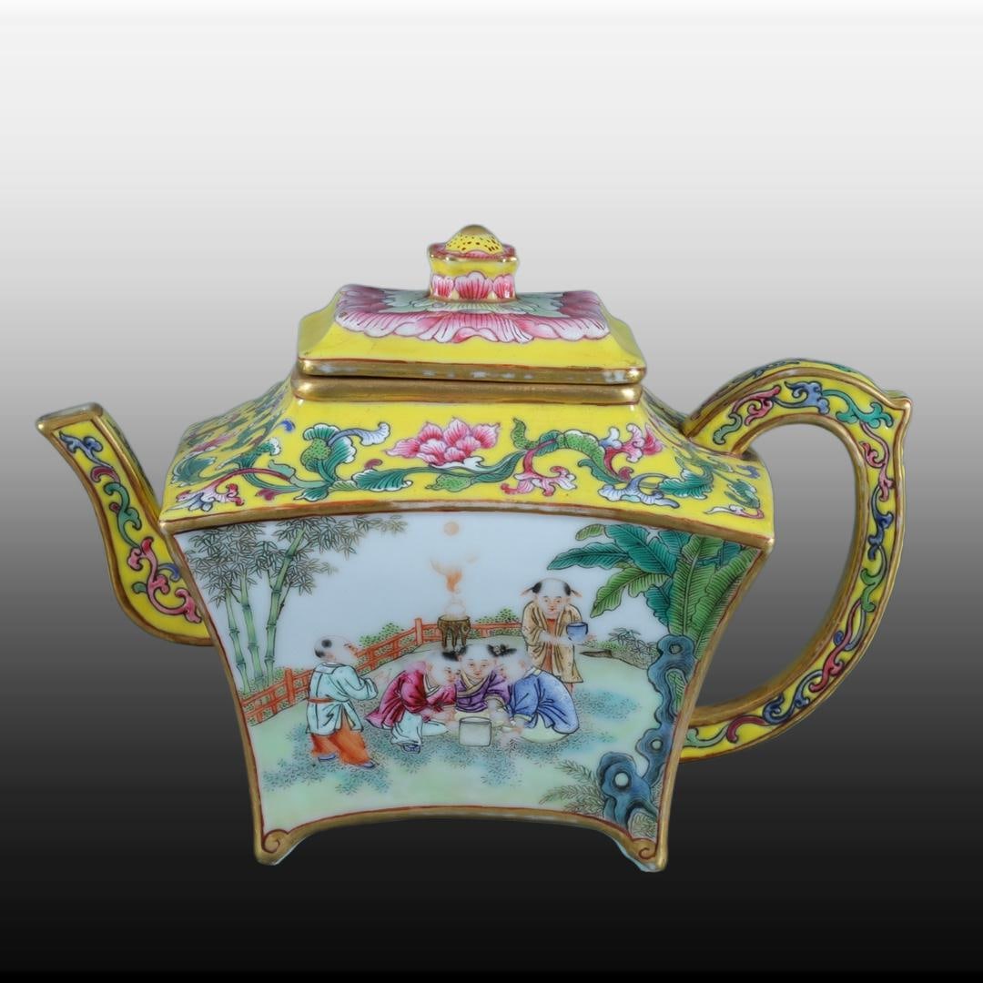 A Exquisite Yellow Ground Enamel Figures Pattern Ewer: A Exquisite Yellow Ground Enamel Figures Pattern Ewer,Qing Dynasty, China,Qianlong Four-character Mark,Size:4.9inx2.8inx3.1in