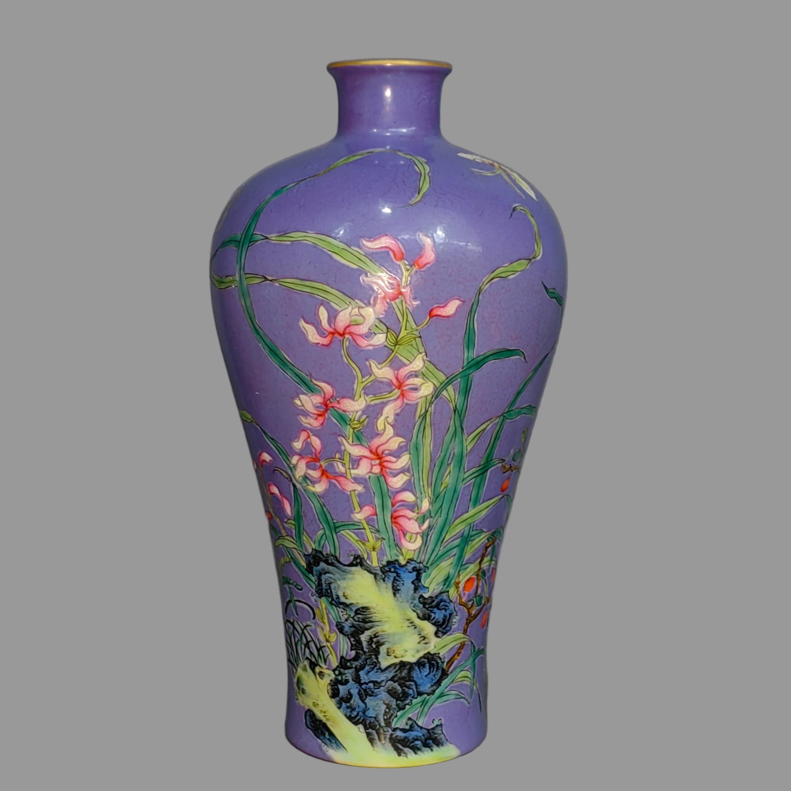 A Exquisite Purple Ground Famille-Rose Painted Gold Flower Pattern Vase: A Exquisite Purple Ground Famille-Rose Painted Gold Flower Pattern Vase,Qing Dynasty, China,Qianlong Six-character Mark,Size:7.5inx1.4inx3.5in 紫地粉彩描金花&