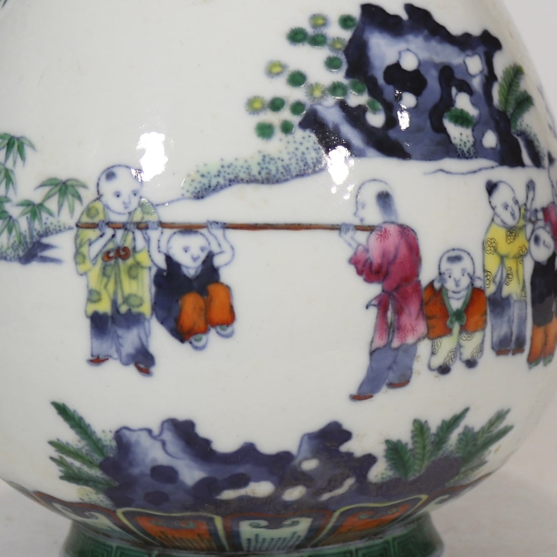 A Exquisite Doucai Figures Pattern Vase - 7