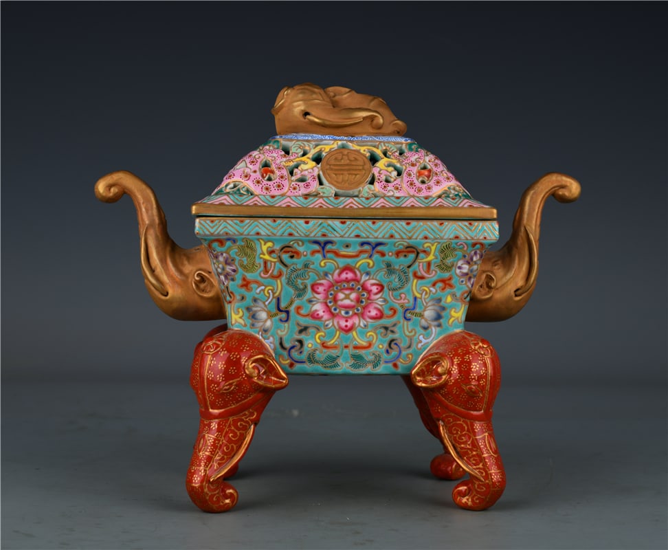 A Exquisite Enamel Dragon Pattern Elephant-Ears Censer: A Exquisite Enamel Dragon Pattern Elephant-Ears Censer,Qing Dynasty, China,Qianlong Four-character Mark,Size:7.1inx8.3in 珐琅彩龙纹象耳炉,中ࢲ