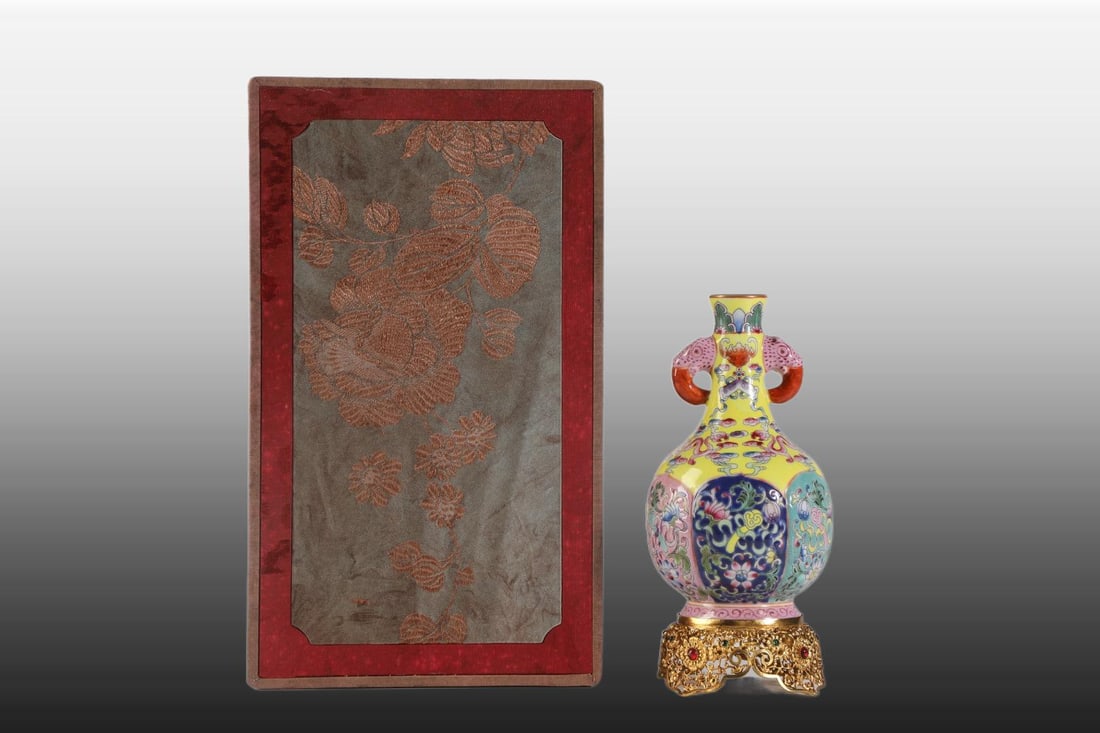A Exquisite Enamel Elephant-Ears Flower Pattern Vase: A Exquisite Enamel Elephant-Ears Flower Pattern Vase,Qing Dynasty, China,Qianlong Four-character Mark,Size:7.9inx3.7in 珐琅彩花卉纹象耳瓶,中