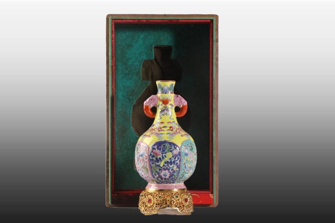 A Exquisite Enamel Elephant-Ears Flower Pattern Vase - 2