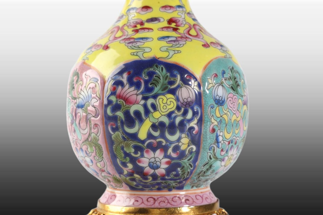 A Exquisite Enamel Elephant-Ears Flower Pattern Vase - 6