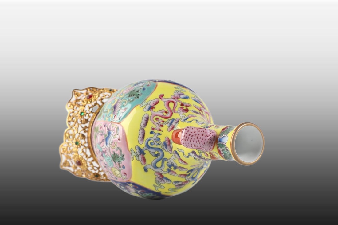 A Exquisite Enamel Elephant-Ears Flower Pattern Vase - 9