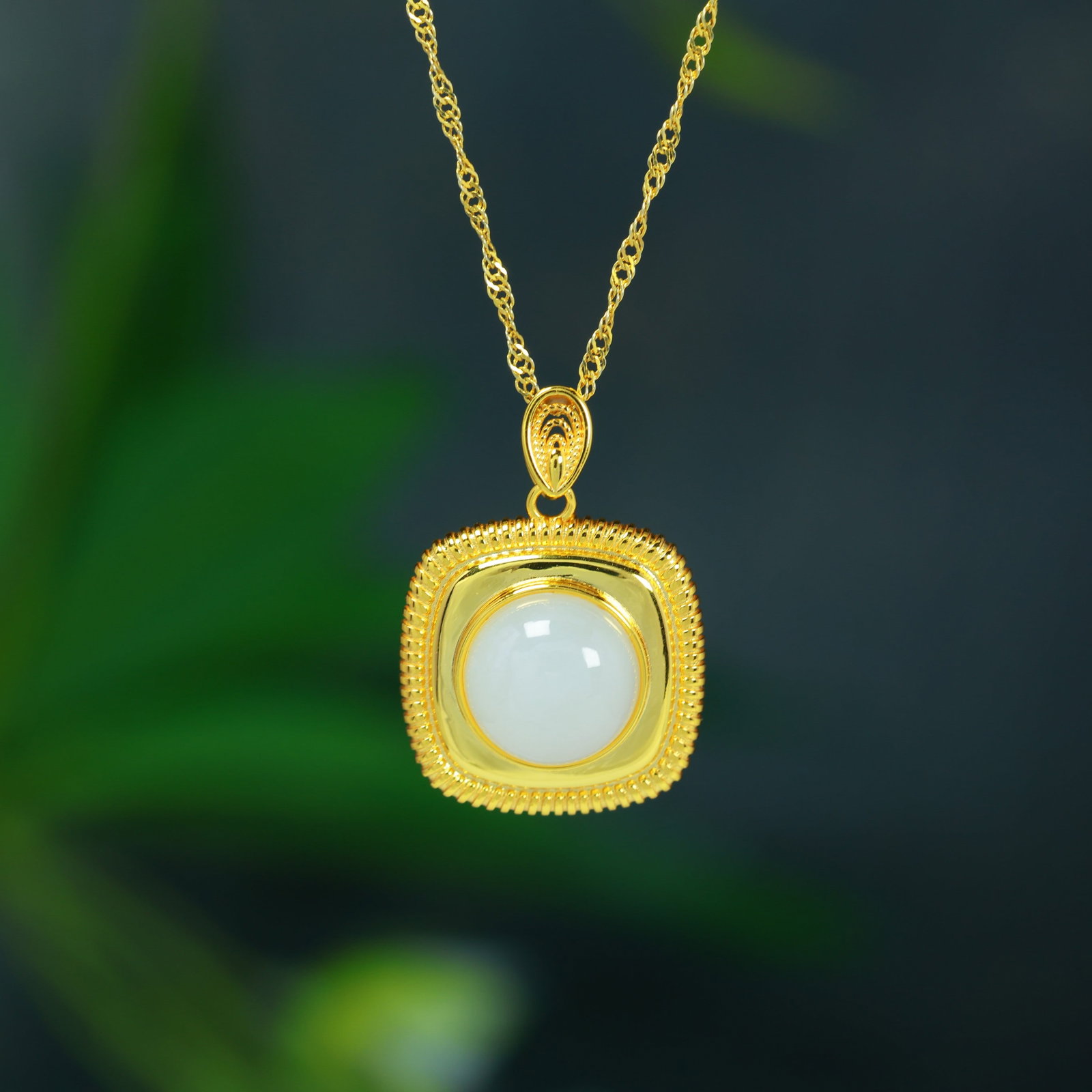 A Exquisite Silver Inlaid Hotan Jade Pendant: A Exquisite Silver Inlaid Hotan Jade Pendant,Size:0.4inx0.4in 银镶和田玉圆鼓面银吊坠