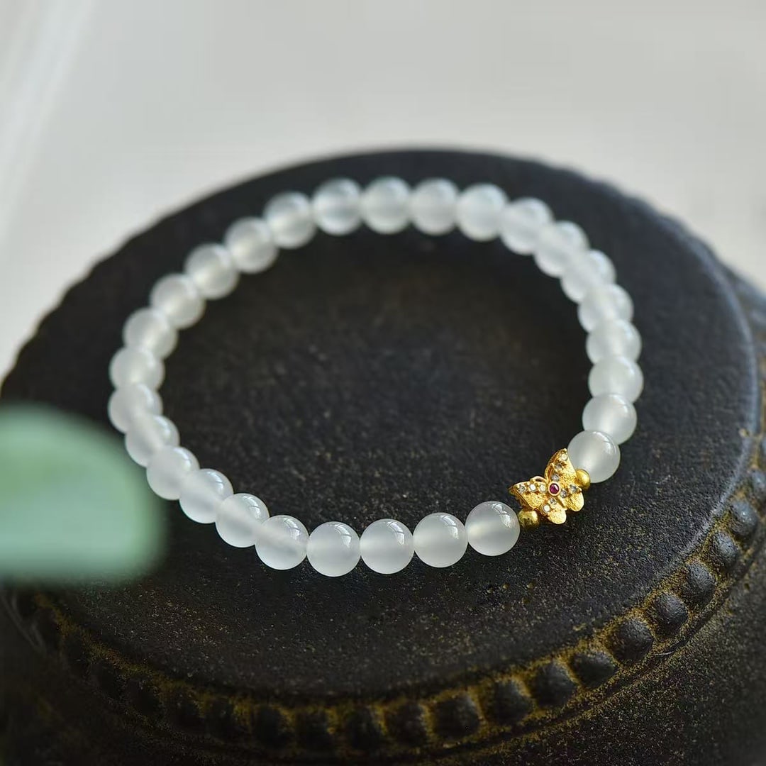 A Exquisite Hotan Jade Butterfly Bracelet: A Exquisite Hotan Jade Butterfly Bracelet,Size:0.2inx0.2in 和田玉蝴蝶手链