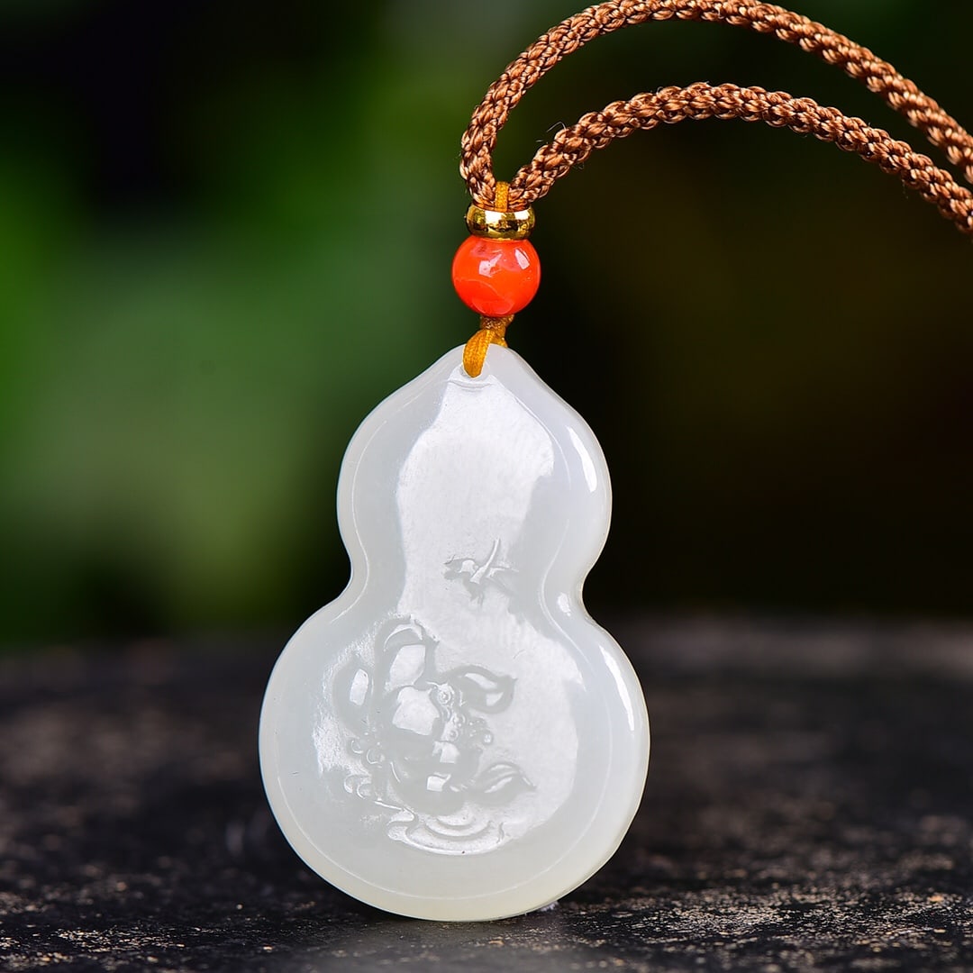 A Exquisite Hotan Jade Gourd Pendant: A Exquisite Hotan Jade Gourd Pendant,Size:1.3inx0.9in 和田玉葫芦吊坠