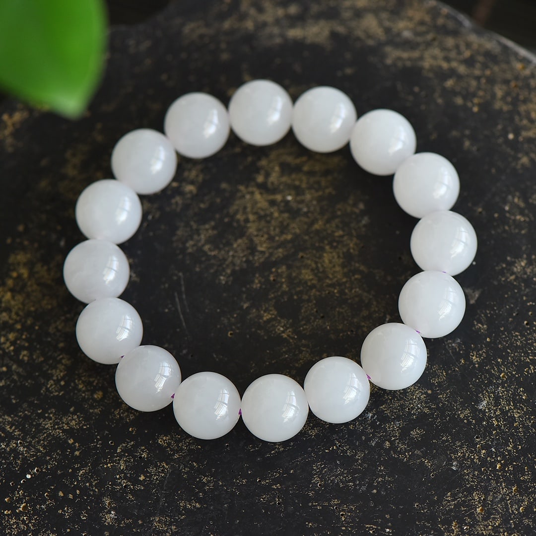 A Exquisite Hotan Jade Bracelet: A Exquisite Hotan Jade Bracelet,Size:0.5inx0.5in 和田玉高冰烟灰手链