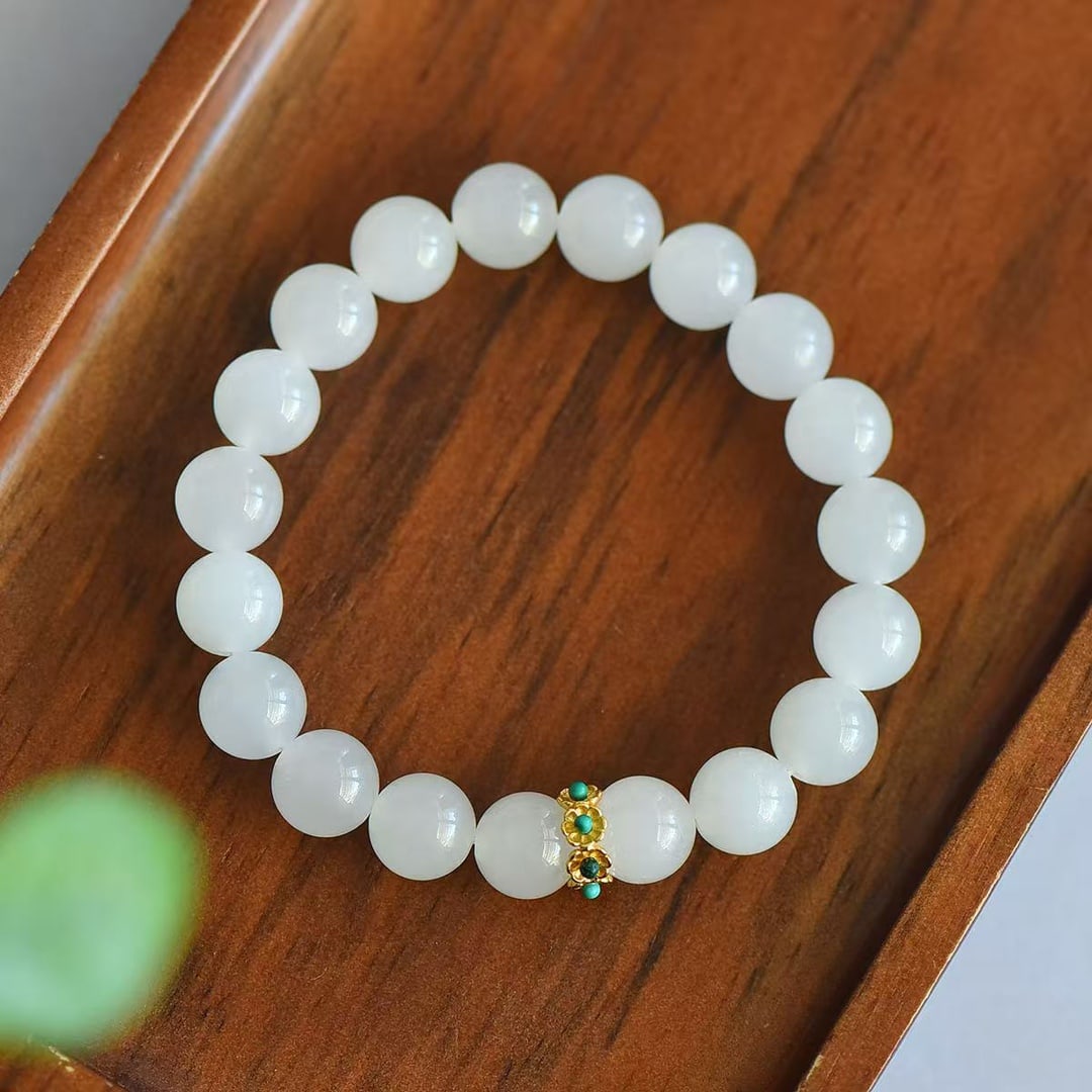 A Exquisite Hotan Jade Bracelet: A Exquisite Hotan Jade Bracelet,Size:0.4inx0.4in 和田玉高冰手链