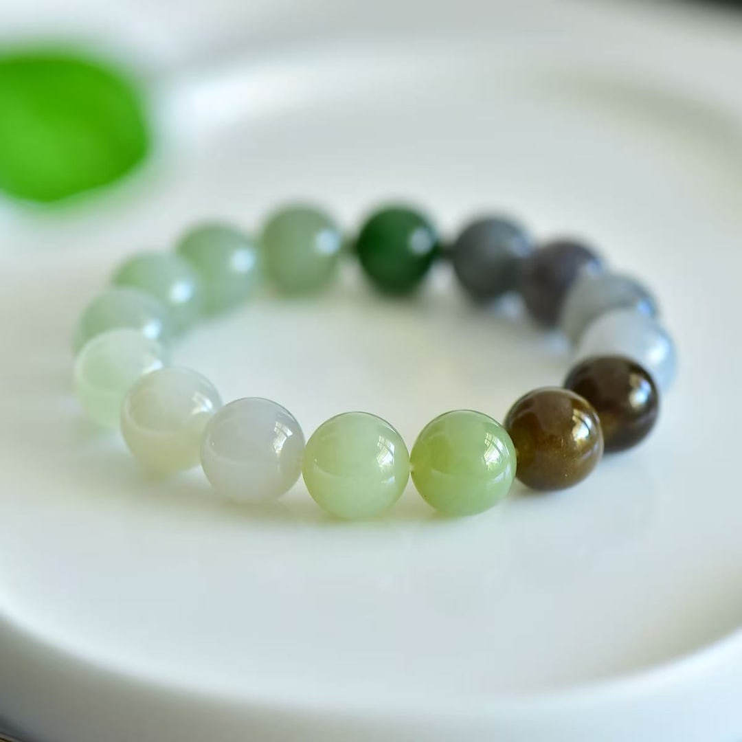A Exquisite Hotan Jade Multi-Gem Bracelet: A Exquisite Hotan Jade Multi-Gem Bracelet,Size:0.5inx0.5in 和田玉多宝手链