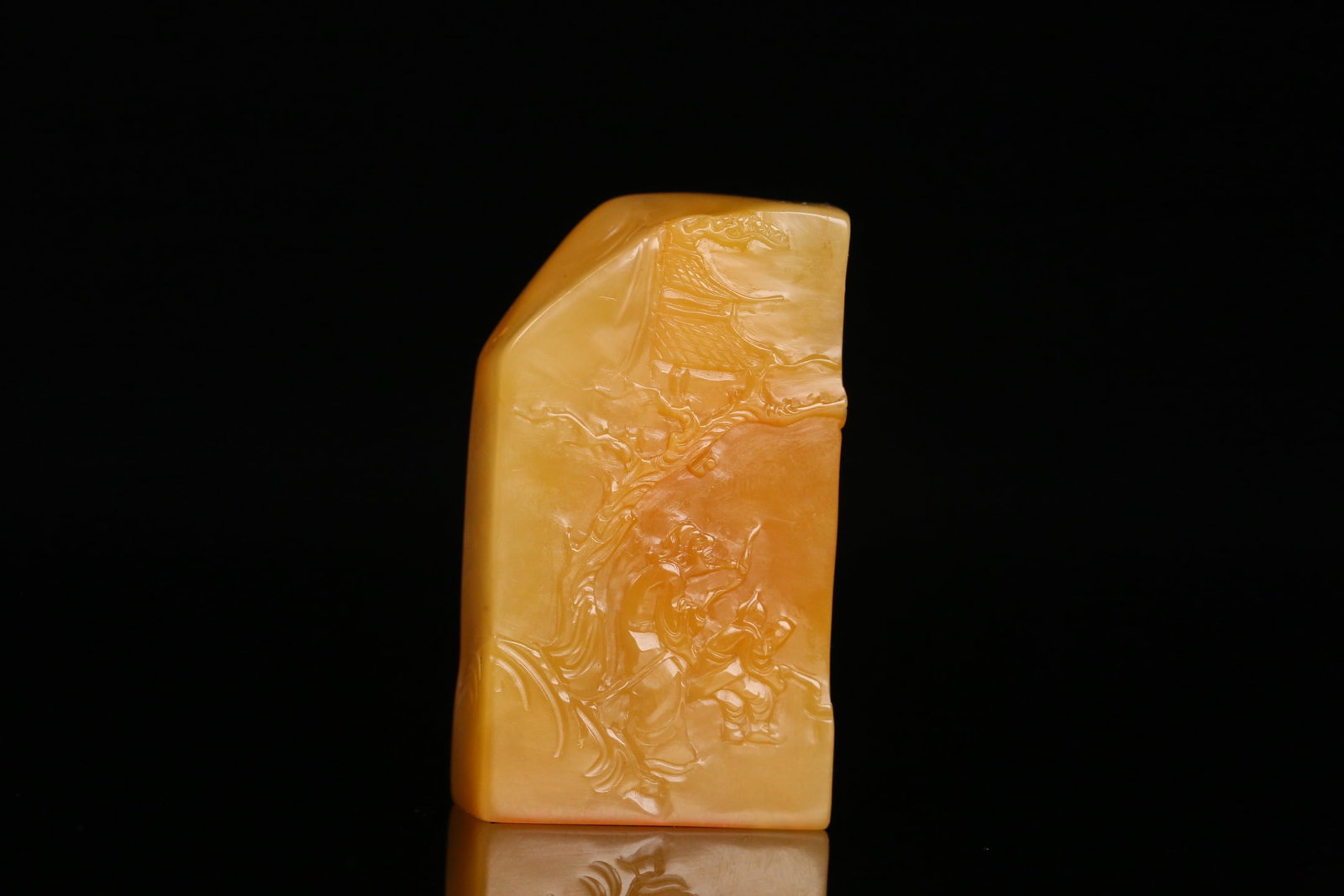 An Exquisite Tianhuang Stone Character and Story Pattern Seal (1 of 10)