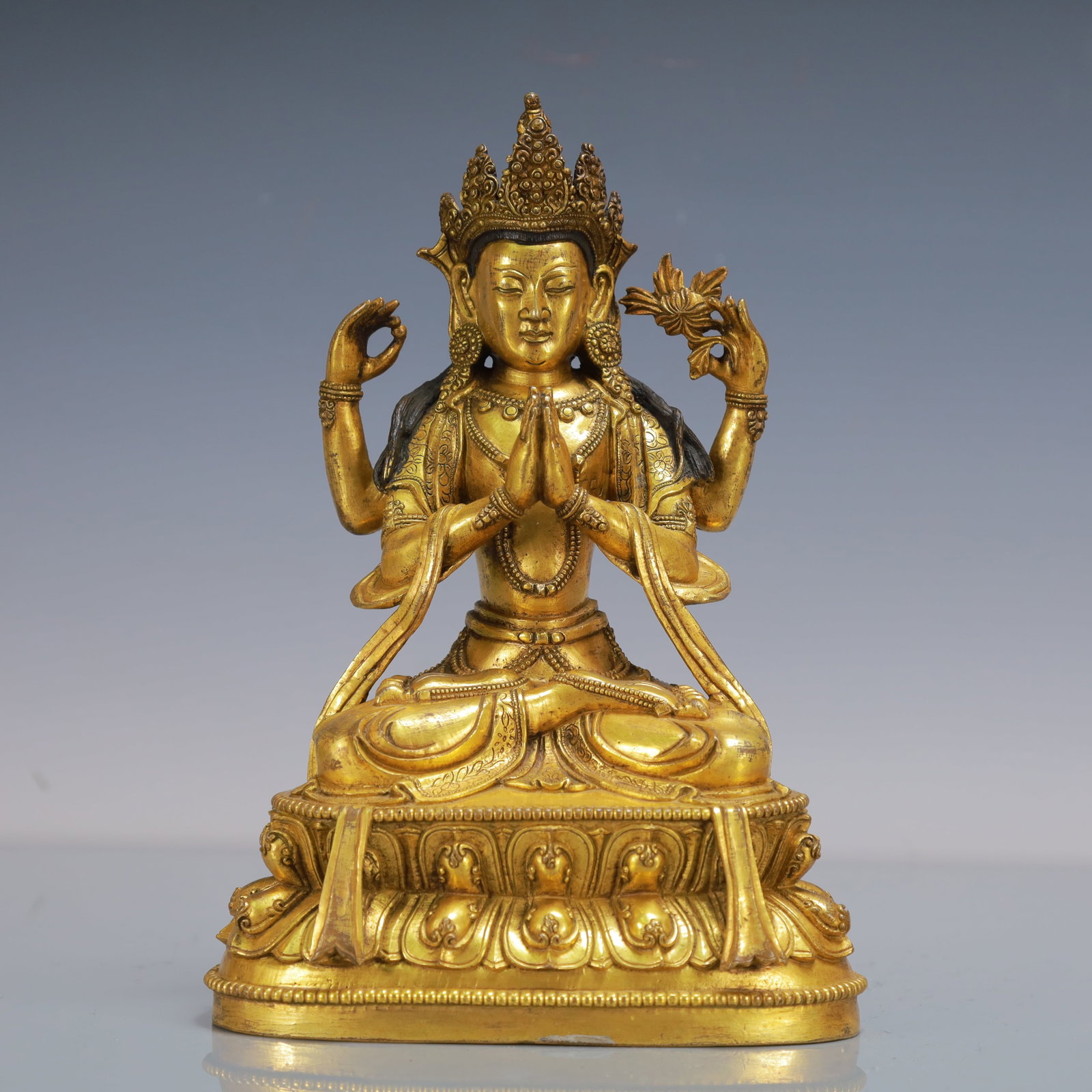 A Exquisite Gilt Bronze Four-arms Statue of Avalokitesvara: A Exquisite Gilt Bronze Four-arms Statue of Avalokitesvara Qing Dynasty, ChinaSize:6.1inx4.3inx9.3in Weight:2850g铜鎏金四臂观音像