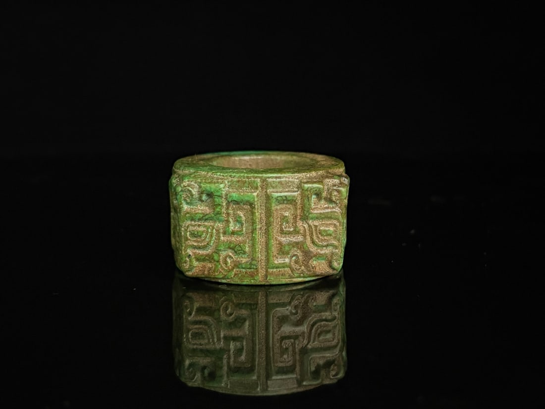 An Exquisite Turquoise Beast-Face Pattern Pendant: An Exquisite Turquoise Beast-Face Pattern Pendant,Qing Dynasty,China,Size:0.9inx1.6in,Weight:51g绿松石兽面纹挂件,中国清代,Size:2