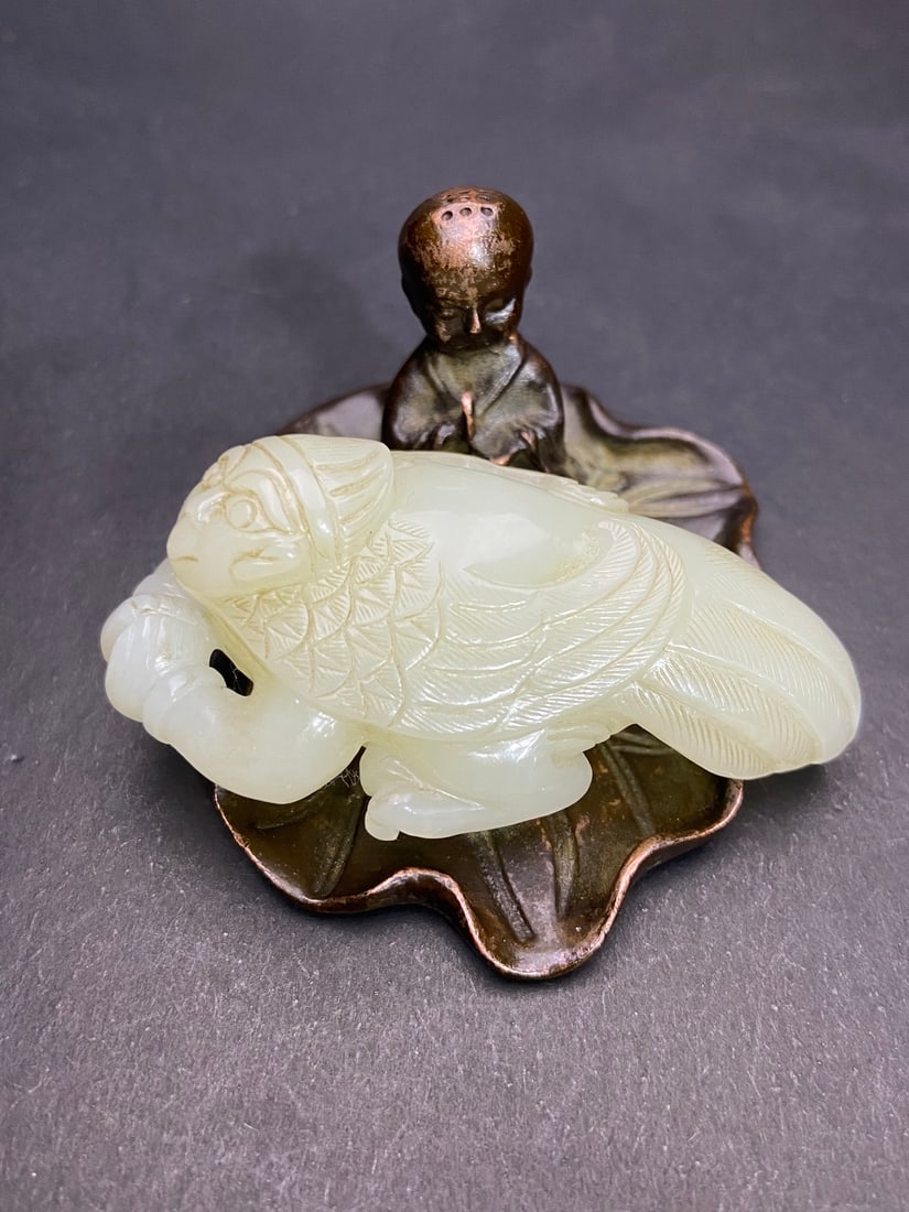 An Exquisite White Jade Statue of Garu?a Pendant (1 of 9)