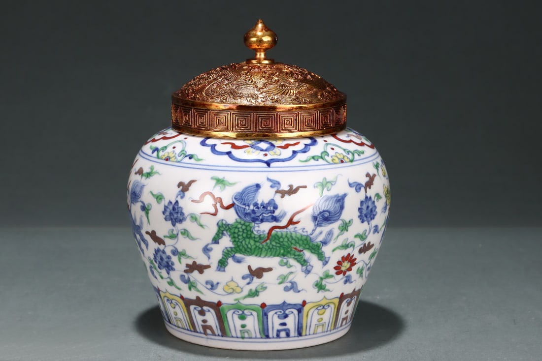An Exquisite Doucai Lotus Pattern Kylin Pattern Jar - 3
