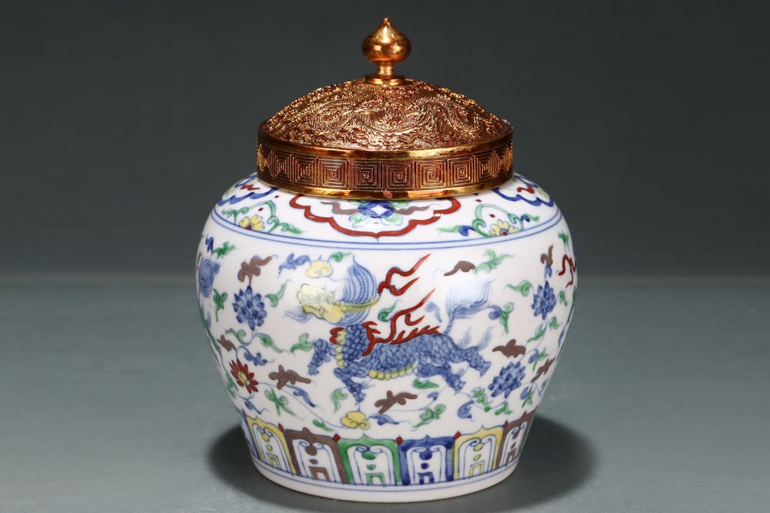 An Exquisite Doucai Lotus Pattern Kylin Pattern Jar - 4