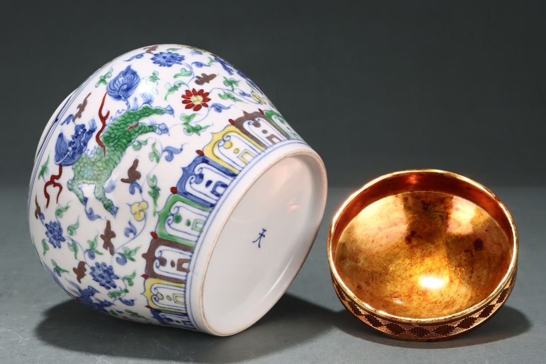 An Exquisite Doucai Lotus Pattern Kylin Pattern Jar - 8