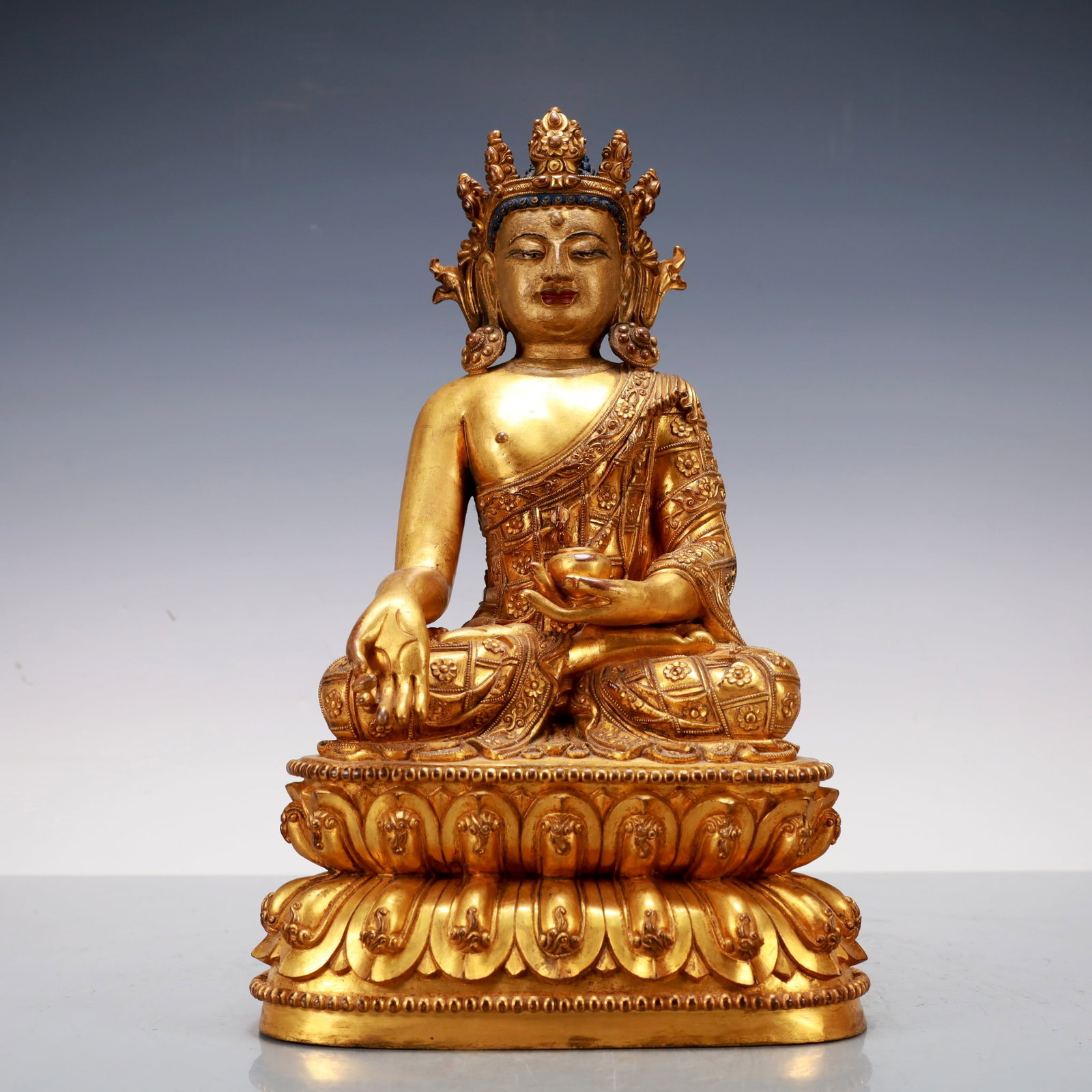 A Exquisite Gilt Bronze Statue of Sakyamuni Buddha statue (1 of 9)