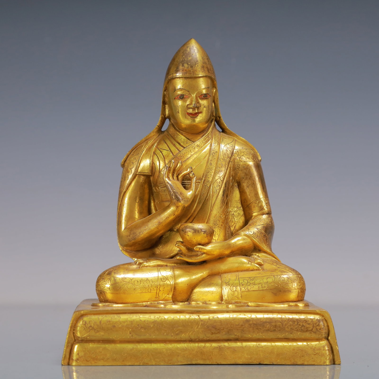 A Exquisite Gilt Bronze Statue of Tsongkhapa: A Exquisite Gilt Bronze Statue of Tsongkhapa Qing Dynasty, ChinaSize:5.9inx4.3inx7.7in Weight:1800g铜鎏金宗喀巴 中国清代 Size:15cmx11cmx19.5