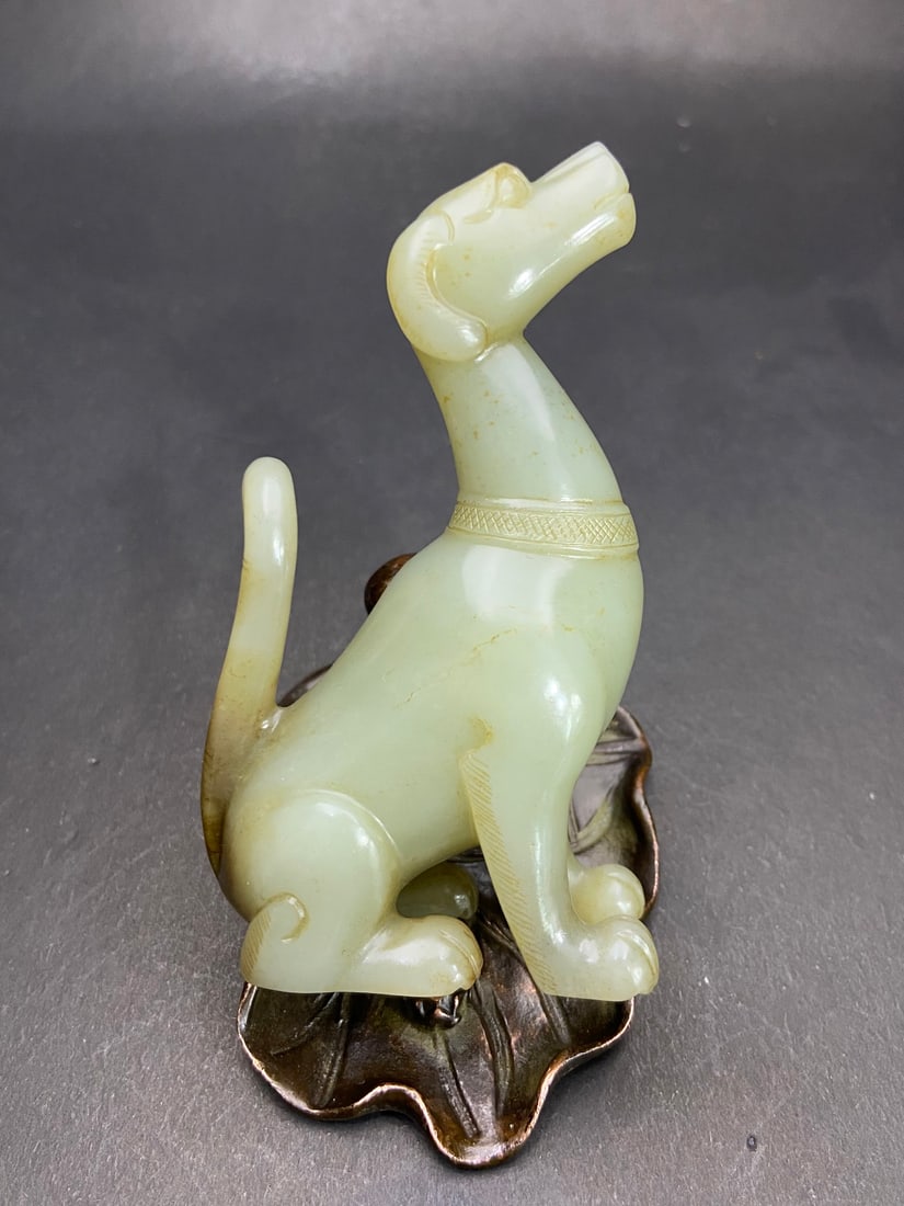 An Exquisite White Jade Dog Ornament (1 of 9)