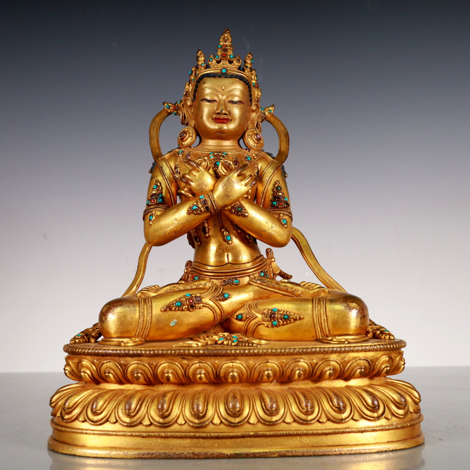 A Exquisite Gilt Bronze Statue of Bodhisattva Buddha statue: A Exquisite Gilt Bronze Statue of Bodhisattva Buddha statue Ming Dynasty, China Size:9.1inx5.7inx11in Weight:5250g铜鎏金金刚手菩萨佛像 È