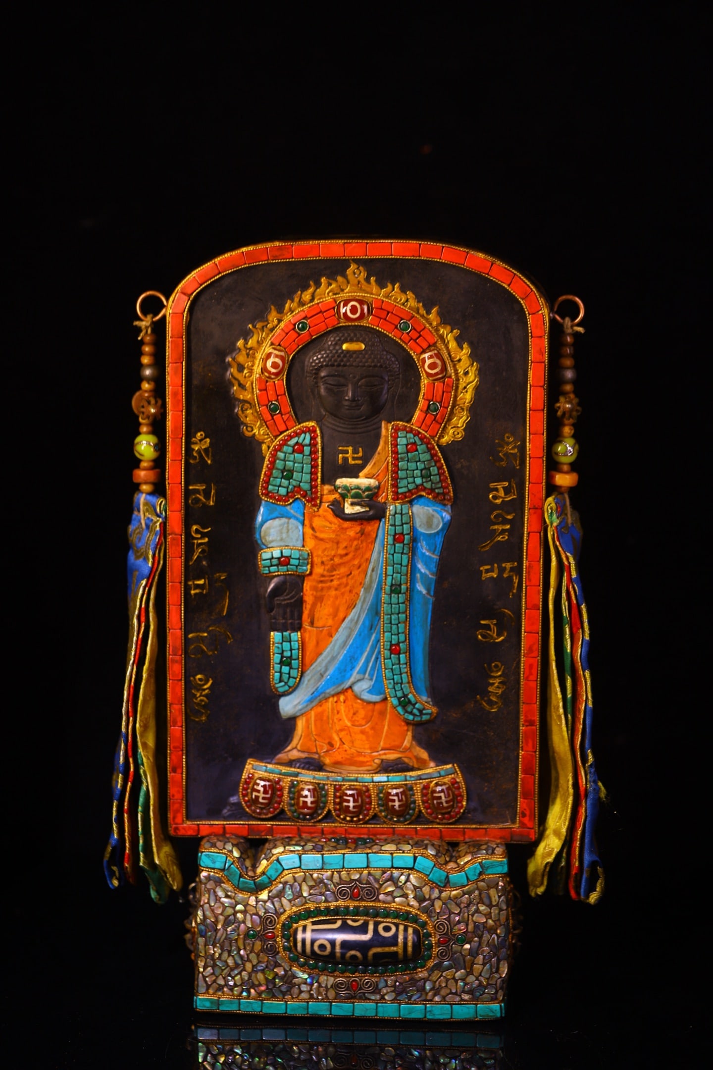 A Rare Meteorite Inlaid Dzi Bead with Gems Buddha Statue Pattern Ornament: A Rare Meteorite Inlaid Dzi Bead with Gems Buddha Statue Pattern Ornament,Qing Dynasty,ChinaSize:14.2inx7.9in,Weight:5000g陨石镶天珠和宝石佛ࠔ