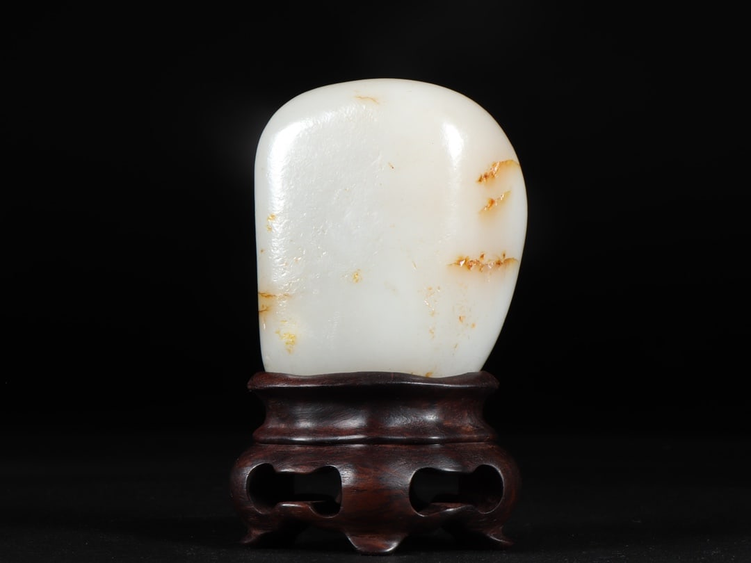 An Exquisite White Jade Ornament: An Exquisite White Jade Ornament,Qing Dynasty,China,Size:3.3inx2.5inx1.7in,Weight:426g白玉摆件,中国清代,Size:8.3cmx6.3cmx4.4cm,Weight:426g