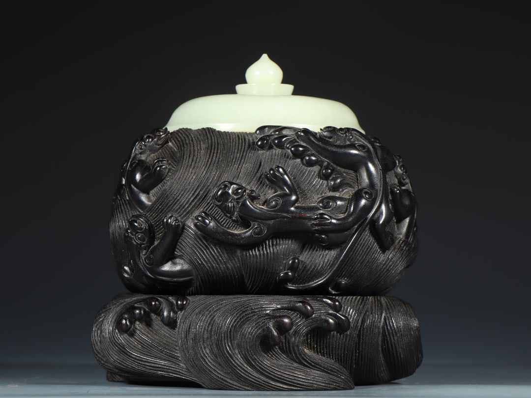 An Exquisite Zitanwood Seawater Dragon Pattern Jar,With White Jade Cover: An Exquisite Zitanwood Seawater Dragon Pattern Jar,With White Jade Cover,Qing Dynasty,China,Size:6.9inx6.3inx6.7in,Weight:1747g紫檀木海水龙纹罐,带